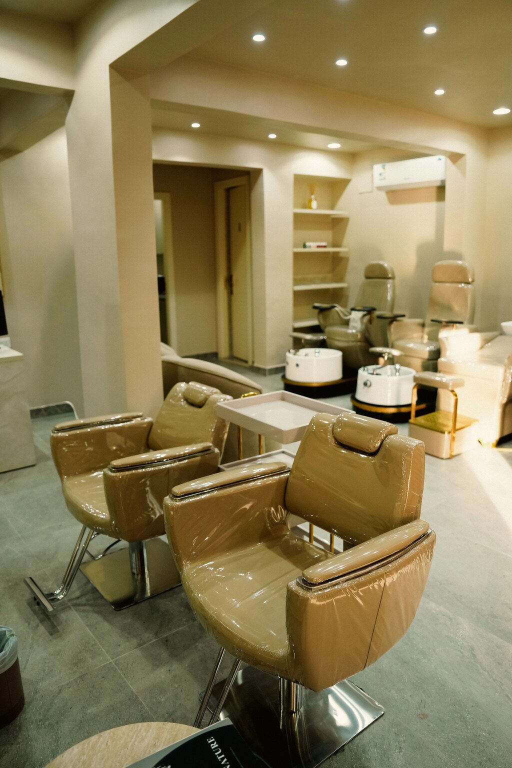 Ellé Égante Spa salon interior with styling chairs and pedicure stations